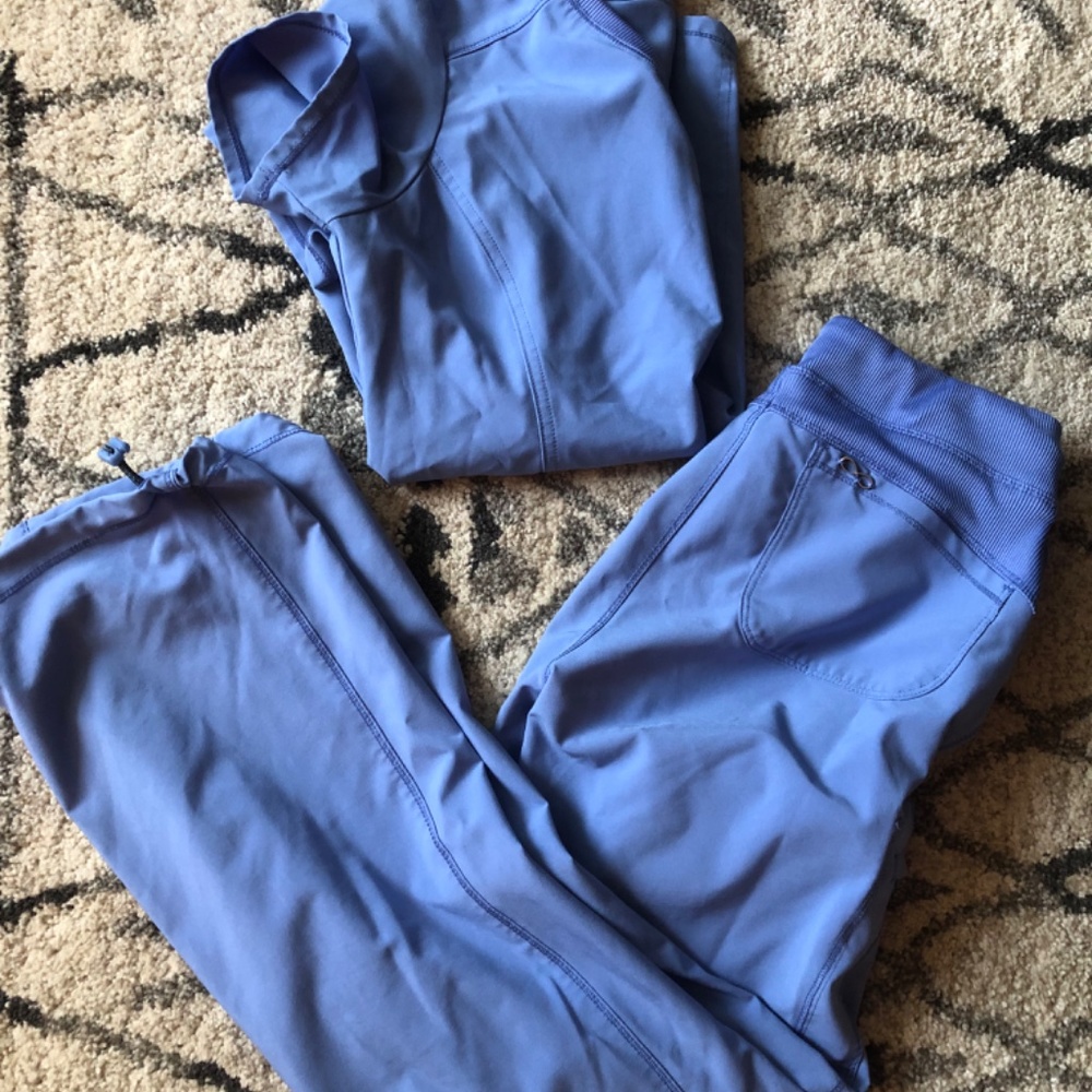 Cherokee Infinity Scrub Set - Picture 2 of 3